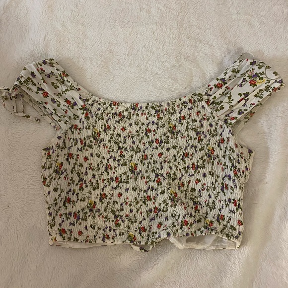 FLORAL TOP - Picture 2 of 3
